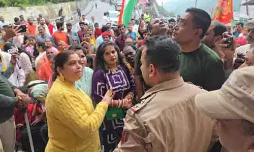 Mata Vaishno Devi तीर्थयात्रियों ने विरोध प्रदर्शन किया, मंदिर की ओर मार्च करने का प्रयास किया
