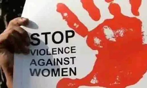 Bengal: सरकारी अस्पताल में संविदाकर्मी ने प्रबंधक पर लगाया बलात्कार का आरोप Bengal: सरकारी अस्पताल में संविदाकर्मी ने प्रबंधक पर लगाया बलात्कार का आरोप