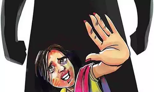Telangana: दहेज के लिए पत्नी पर ब्लेड से हमला Telangana: दहेज के लिए पत्नी पर ब्लेड से हमला
