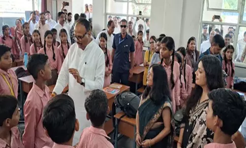 उपमुख्यमंत्री बृजेश पाठक ने उच्च प्राथमिक विद्यालय का किया निरीक्षण