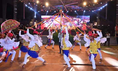 वाइब्रेंट गुजरात : उदयपुर में दिखी गुजरात की कला, संस्कृति, व्यंजन और परंपरा की झलक