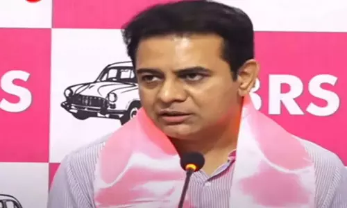 यह शर्म की बात है कि शुल्क प्रतिपूर्ति के लिए एक भी पैसा नहीं है: KTR यह शर्म की बात है कि शुल्क प्रतिपूर्ति के लिए एक भी पैसा नहीं है: KTR