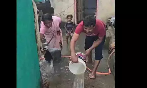 Chhatrapati Sambhajinagar: समता कॉलोनी में सीवेज का पानी घरों में घुसा Chhatrapati Sambhajinagar: समता कॉलोनी में सीवेज का पानी घरों में घुसा