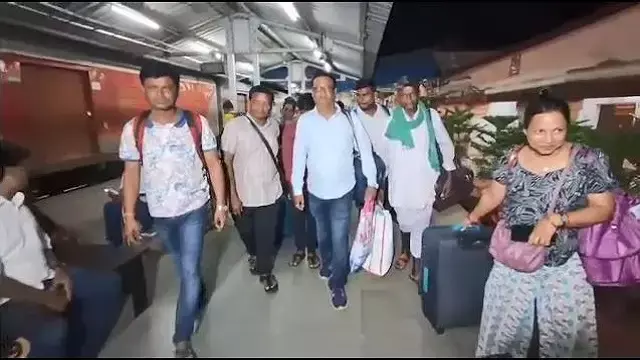 पशुपतिनाथ के दर्शन के बाद Nepal से जाजपुर लौटे उड़िया पर्यटक, 10 परिवार फंसे