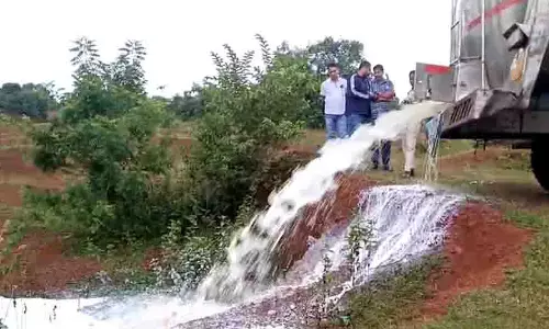 Odisha: कटक में 28,000 लीटर मिलावटी दूध नष्ट किया गया Odisha: कटक में 28,000 लीटर मिलावटी दूध नष्ट किया गया