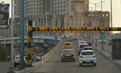 Kolkata में ट्रैफिक जाम के कारण सोमवार को 20 मिनट का सफर एक घंटे में बदल गया