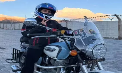 फातिमा सना शेख ने पहाड़ों में की बाइक राइडिंग, साझा किया रोमांचक अनुभव फातिमा सना शेख ने पहाड़ों में की बाइक राइडिंग, साझा किया रोमांचक अनुभव