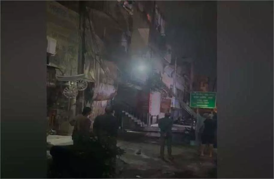 Ludhiana: बाजार में लगी भीषण आग, कई दुकानें जलकर राख Ludhiana: बाजार में लगी भीषण आग, कई दुकानें जलकर राख