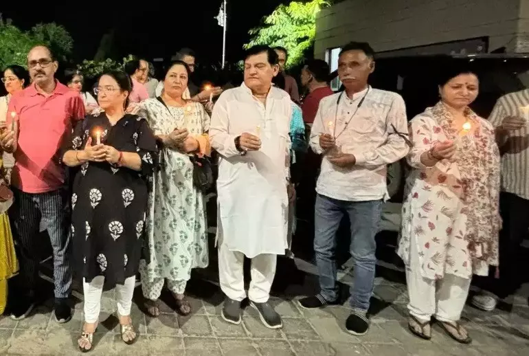 Jaipur: शहीदों को श्रद्धासुमन अर्पित कर मनाया बलिदान दिवस Jaipur: शहीदों को श्रद्धासुमन अर्पित कर मनाया बलिदान दिवस
