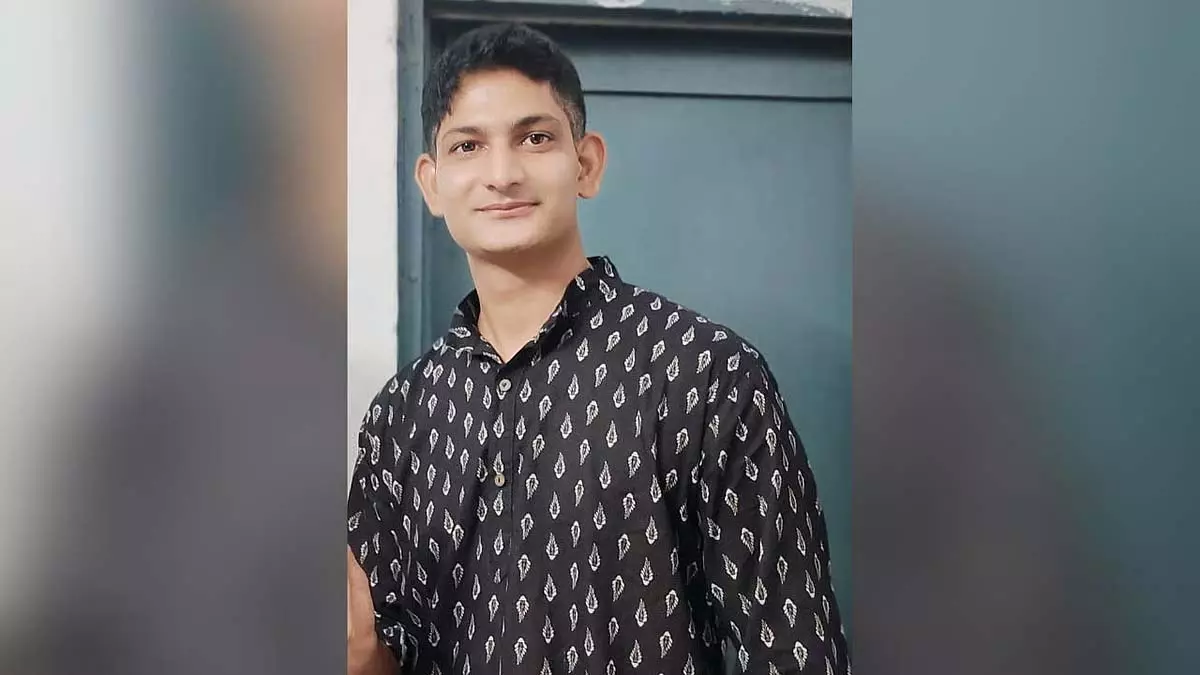 Maharashtra : लापता नौसेना अधिकारी सूरजसिंह चौहान माथेरान ट्रेक के पास मृत पाए गए Maharashtra : लापता नौसेना अधिकारी सूरजसिंह चौहान माथेरान ट्रेक के पास मृत पाए गए