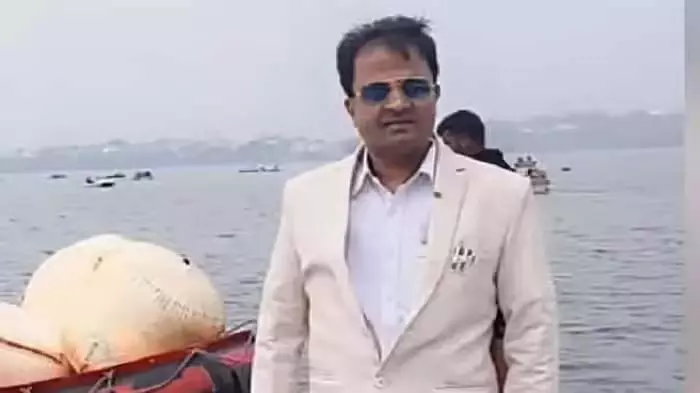 Bhopal : बलात्कार के आरोपी वकील की जमानत पर सुनवाई के दौरान हंगामा, 2 वकीलों पर हमला Bhopal : बलात्कार के आरोपी वकील की जमानत पर सुनवाई के दौरान हंगामा, 2 वकीलों पर हमला