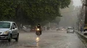 Jammu Kashmir : एक बार फिर मौसम ने ली करवट, जमकर बरसे बादल Jammu Kashmir : एक बार फिर मौसम ने ली करवट, जमकर बरसे बादल