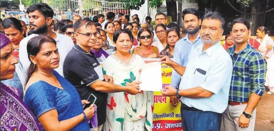 Bareilly: टीईटी अनिवार्यता पर शिक्षकों का विरोध प्रदर्शन Bareilly: टीईटी अनिवार्यता पर शिक्षकों का विरोध प्रदर्शन