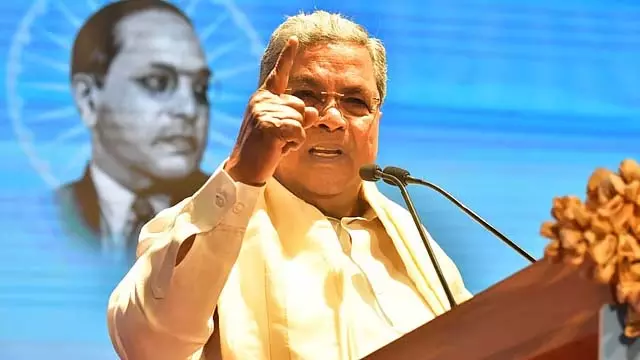 वोटों में हेराफेरी के जरिए संविधान को कमजोर करने की साजिश: CM Siddaramaiah वोटों में हेराफेरी के जरिए संविधान को कमजोर करने की साजिश: CM Siddaramaiah