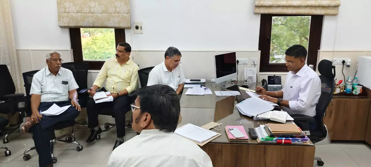 Jaipur: खनिज विभाग के फील्ड अधिकारियों को ठोस परिणाम देने के निर्देश Jaipur: खनिज विभाग के फील्ड अधिकारियों को ठोस परिणाम देने के निर्देश