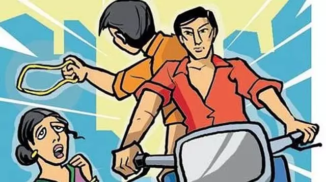 बेंगलुरु में चेन चोरों ने फिर किया हमला: महिला पर चाकू से हमला, सोने की चेन छीनकर फरार बेंगलुरु में चेन चोरों ने फिर किया हमला: महिला पर चाकू से हमला, सोने की चेन छीनकर फरार