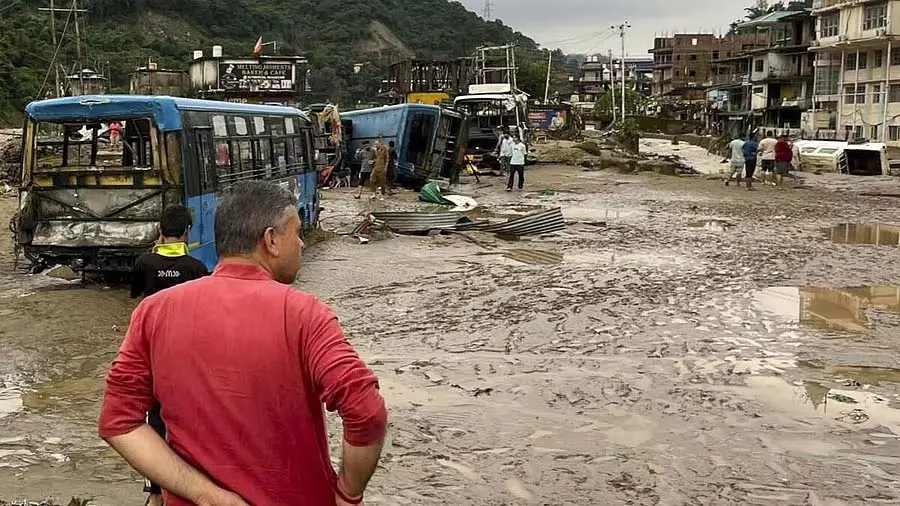 Himachal : बारिश से तबाही, तीन लोगों की मौत Himachal : बारिश से तबाही, तीन लोगों की मौत