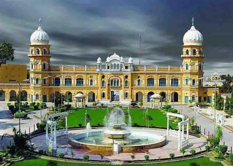 Guru Nanak Dev के गुरुपर्व पर पाकिस्तान को विमान भेजने की केंद्र की मंजूरी से इनकार, सिख समुदाय में आक्रोश Guru Nanak Dev के गुरुपर्व पर पाकिस्तान को विमान भेजने की केंद्र की मंजूरी से इनकार, सिख समुदाय में आक्रोश
