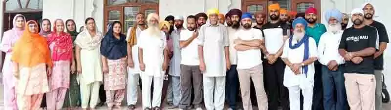 Hoshiarpur में बच्चे की हत्या के बाद प्रवासियों का विरोध, ग्रामीणों ने निकाला मार्च Hoshiarpur में बच्चे की हत्या के बाद प्रवासियों का विरोध, ग्रामीणों ने निकाला मार्च