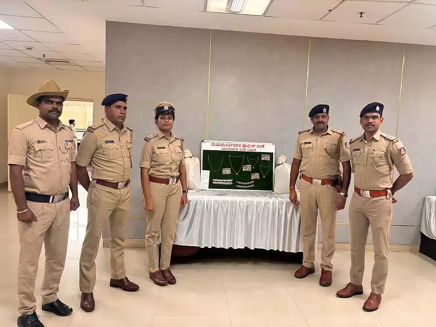 Bengaluru : ड्रग्स लेने के आरोप में आठ ग्राहक गिरफ्तार Bengaluru : ड्रग्स लेने के आरोप में आठ ग्राहक गिरफ्तार