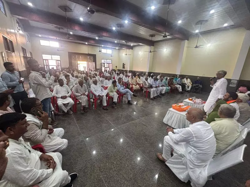 BJP की स्थानीय इकाई के प्रमुखों ने महम में बैठक से वॉकआउट किया BJP की स्थानीय इकाई के प्रमुखों ने महम में बैठक से वॉकआउट किया