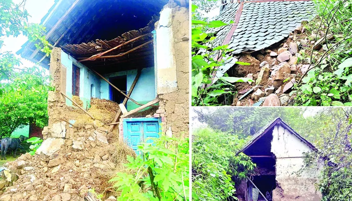 तबाही के साथ जान लेने पर उतरी बरसात, मंडी में घर जमींदोज तबाही के साथ जान लेने पर उतरी बरसात, मंडी में घर जमींदोज