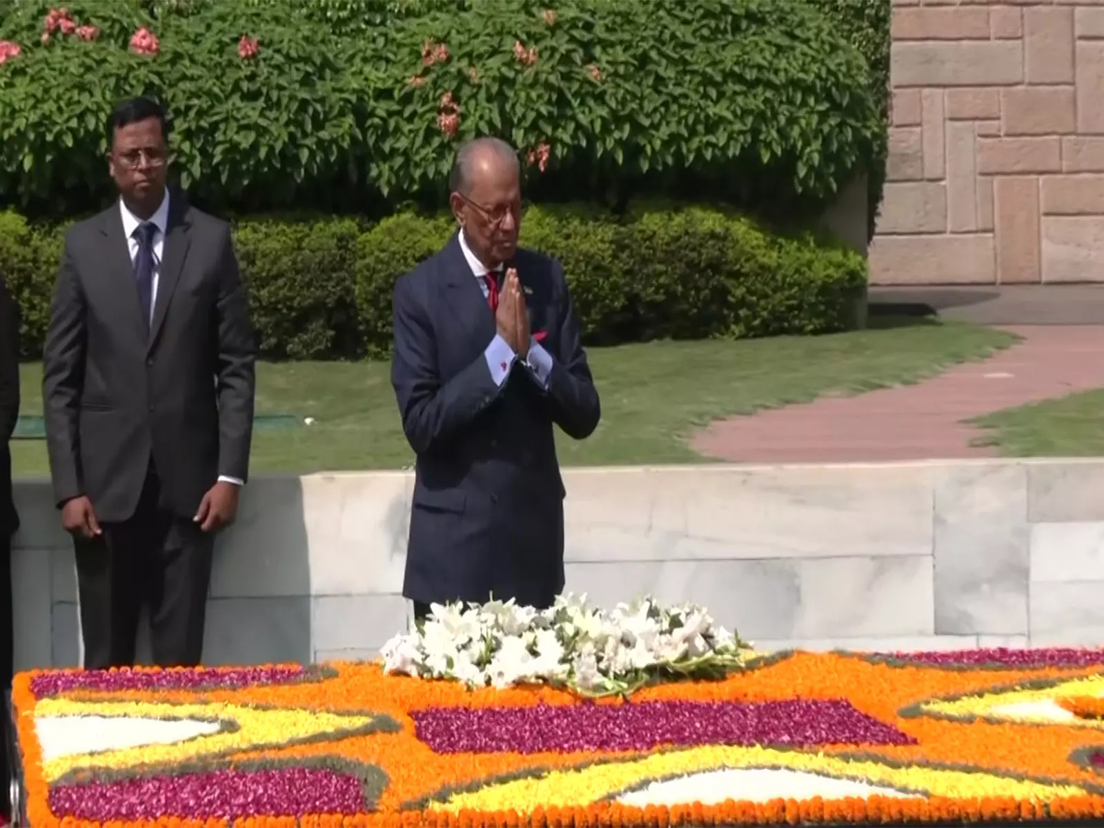Mauritius के प्रधानमंत्री नवीन रामगुलाम ने राजघाट पर महात्मा गांधी को दी श्रद्धांजलि Mauritius के प्रधानमंत्री नवीन रामगुलाम ने राजघाट पर महात्मा गांधी को दी श्रद्धांजलि