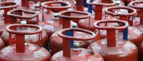 57 गैस सिलेंडर जब्त, होटल और ढाबों में खाद्य विभाग की रेड 57 गैस सिलेंडर जब्त, होटल और ढाबों में खाद्य विभाग की रेड