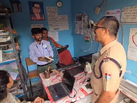 सीएससी सेंटर में पुलिस का छापा, बनाए जा रहे थे फर्जी डॉक्यूमेंट, 8 सेंटर सीज सीएससी सेंटर में पुलिस का छापा, बनाए जा रहे थे फर्जी डॉक्यूमेंट, 8 सेंटर सीज