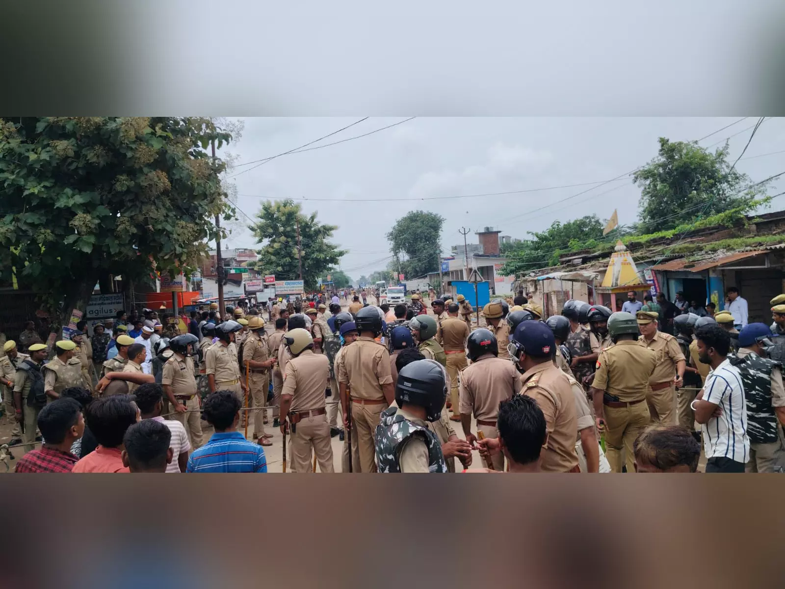 गोरखपुर में NEET अभ्यर्थी की हत्या, हिंसक विरोध प्रदर्शन गोरखपुर में NEET अभ्यर्थी की हत्या, हिंसक विरोध प्रदर्शन
