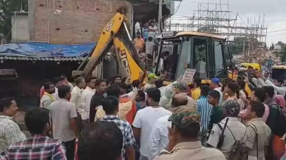 Bhadrak: अतिक्रमण हटाने पर बवाल, दुकानदारों ने किया प्रदर्शन Bhadrak: अतिक्रमण हटाने पर बवाल, दुकानदारों ने किया प्रदर्शन