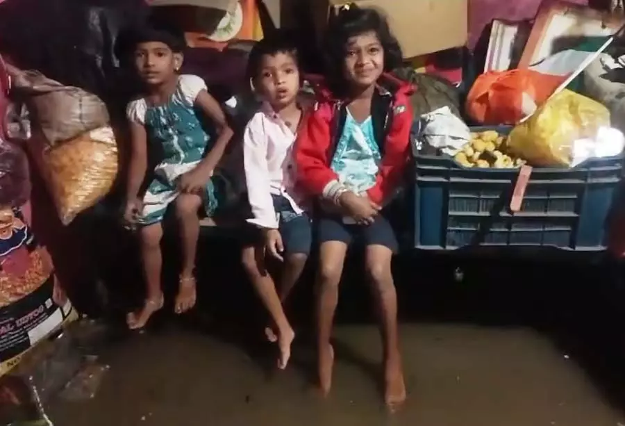 Devarahipparaagi : घर में पानी घुस गया Devarahipparaagi : घर में पानी घुस गया