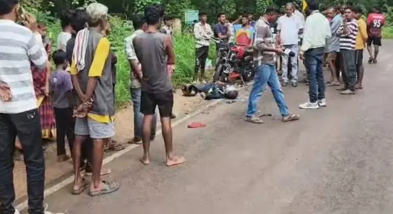 गरियाबंद NH में बड़ा हादसा, पिकअप की ठोकर से एक की मौत गरियाबंद NH में बड़ा हादसा, पिकअप की ठोकर से एक की मौत