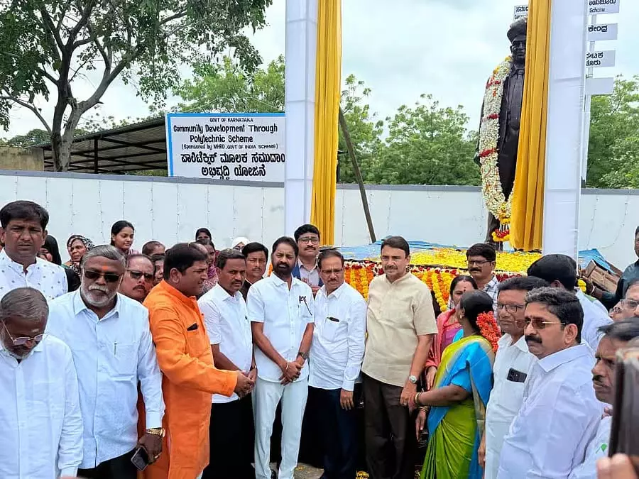Raichur : सर एम. विश्वेश्वरैया की प्रतिमा का अनावरण Raichur : सर एम. विश्वेश्वरैया की प्रतिमा का अनावरण
