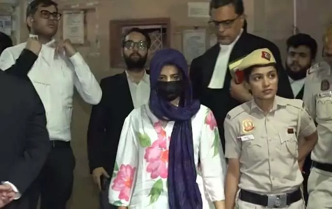 Delhi में वित्त मंत्रालय के अधिकारी की हत्या करने वाली बीएमडब्ल्यू कार चलाने वाली महिला Delhi में वित्त मंत्रालय के अधिकारी की हत्या करने वाली बीएमडब्ल्यू कार चलाने वाली महिला