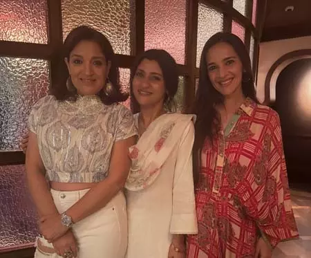 ‘पेज 3’ की कास्ट 20 साल बाद फिर दिखी साथ, तारा शर्मा ने शेयर की खास झलक ‘पेज 3’ की कास्ट 20 साल बाद फिर दिखी साथ, तारा शर्मा ने शेयर की खास झलक