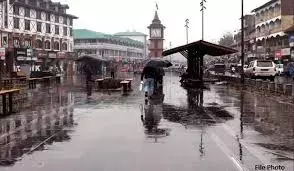 Srinagar: मौसम विभाग ने दी हल्की बारिश की चेतावनी Srinagar: मौसम विभाग ने दी हल्की बारिश की चेतावनी