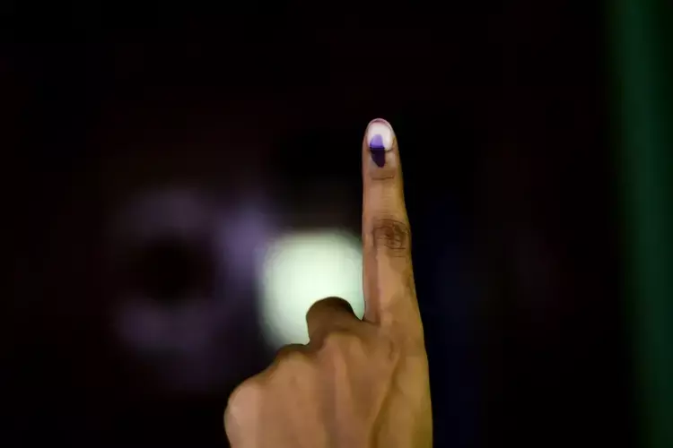 Kerala : प्रॉक्सी वोटिंग की अनुमति देने से प्रवासी चुनाव में निर्णायक भूमिका निभा सकते हैं Kerala : प्रॉक्सी वोटिंग की अनुमति देने से प्रवासी चुनाव में निर्णायक भूमिका निभा सकते हैं