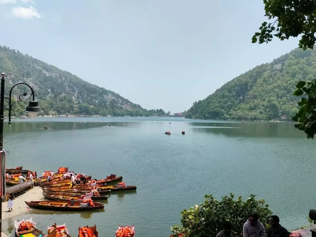 Nainital: पुलिस ने झील से वृद्ध का शव बरामद किया Nainital: पुलिस ने झील से वृद्ध का शव बरामद किया