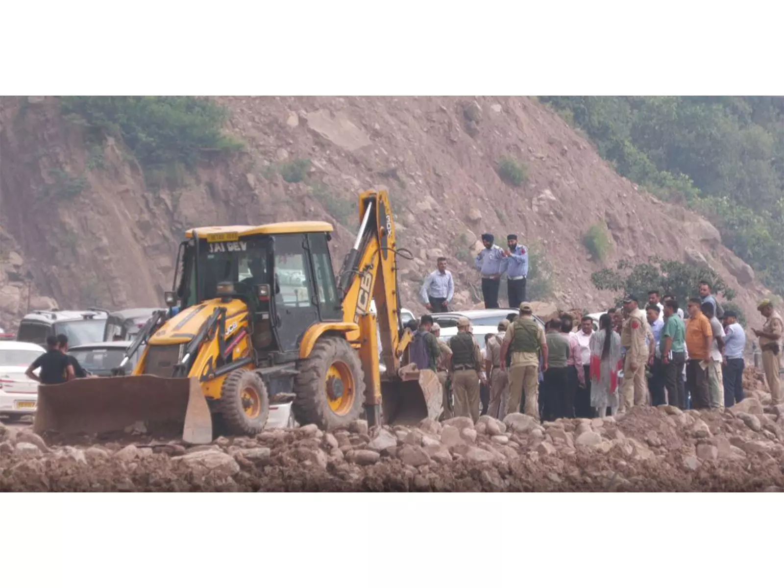 JPWD प्रधान सचिव ने जम्मू-श्रीनगर राष्ट्रीय राजमार्ग का किया निरीक्षण JPWD प्रधान सचिव ने जम्मू-श्रीनगर राष्ट्रीय राजमार्ग का किया निरीक्षण