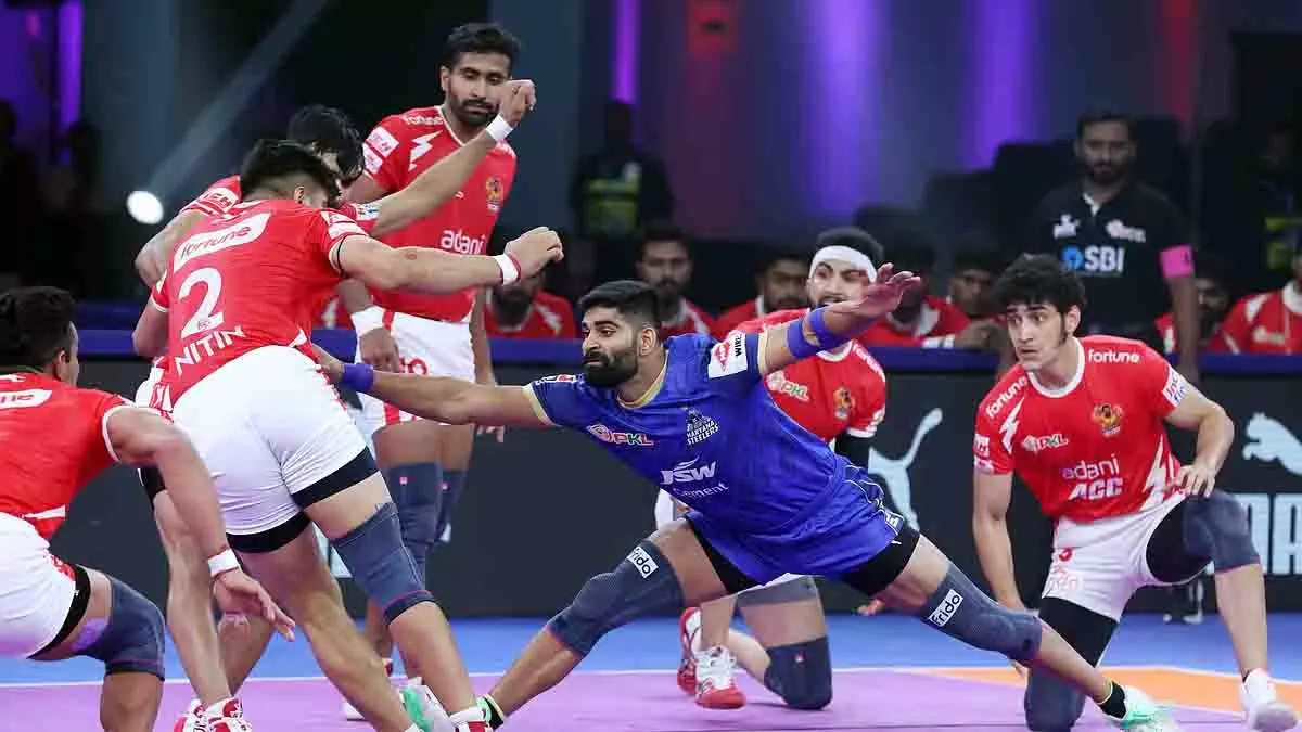 PKL: मजबूत मुकाबले में हरियाणा स्टीलर्स ने गुजरात को हराया PKL: मजबूत मुकाबले में हरियाणा स्टीलर्स ने गुजरात को हराया