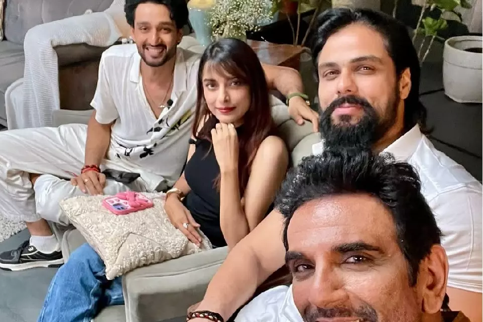 12 साल बाद महाभारत की टीम फिर एक हुई, सौरभ राज जैन ने शेयर की तस्वीर 12 साल बाद महाभारत की टीम फिर एक हुई, सौरभ राज जैन ने शेयर की तस्वीर