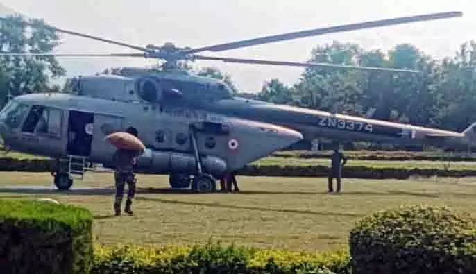 भारतीय वायुसेना ने Reasi के सुदूर गांव में हवाई मार्ग से राशन गिराया भारतीय वायुसेना ने Reasi के सुदूर गांव में हवाई मार्ग से राशन गिराया