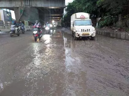 भारी बारिश से हिंजेवाड़ी में गड्ढों, कीचड़ और अतिक्रमण का खतरा भारी बारिश से हिंजेवाड़ी में गड्ढों, कीचड़ और अतिक्रमण का खतरा
