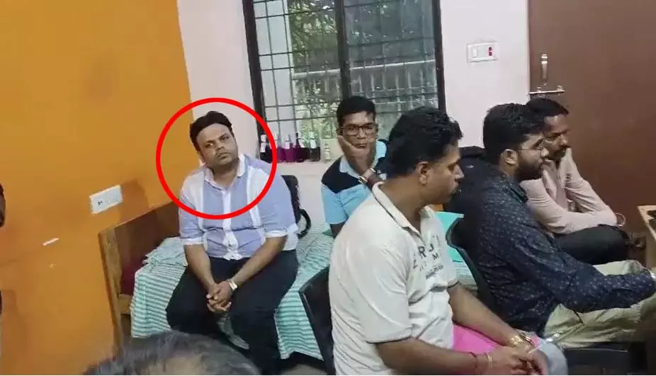 एनटीपीसी के उप महाप्रबंधक विजय दुबे 4.5 लाख की रिश्वत लेते रंगे हाथ गिरफ्तार एनटीपीसी के उप महाप्रबंधक विजय दुबे 4.5 लाख की रिश्वत लेते रंगे हाथ गिरफ्तार
