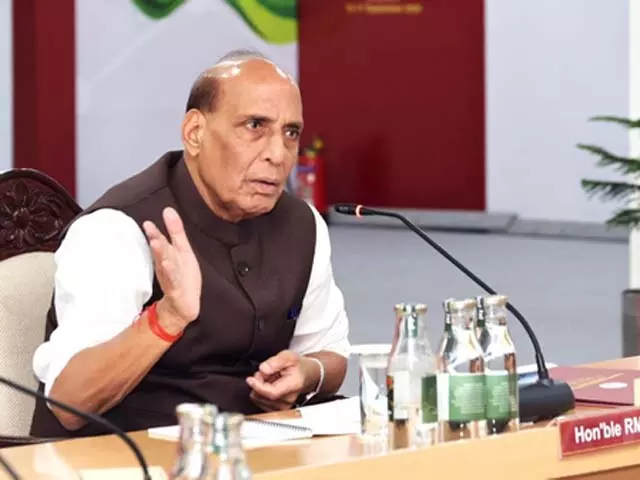 रक्षा मंत्री राजनाथ सिंह ने ‘सुदर्शन चक्र’ मिशन के लिए मध्यम व दीर्घकालीन योजना पर जोर दिया रक्षा मंत्री राजनाथ सिंह ने ‘सुदर्शन चक्र’ मिशन के लिए मध्यम व दीर्घकालीन योजना पर जोर दिया