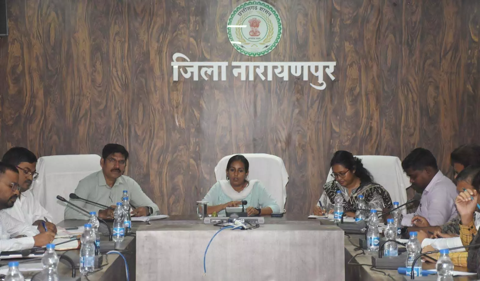 जिले के शतप्रतिशत लोगों का आधार कार्ड बनाने शिविर लगाना सुनिश्चित करें: कलेक्टर जिले के शतप्रतिशत लोगों का आधार कार्ड बनाने शिविर लगाना सुनिश्चित करें: कलेक्टर