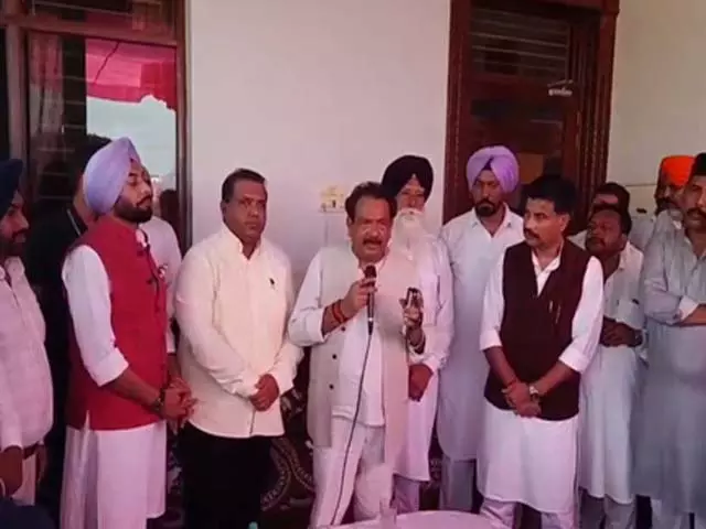 एसपी सिंह बघेल ने किया बाढ़ग्रस्त गांवों का दौरा, किसानों की मांगों पर केंद्र को भेजेंगे रिपोर्ट एसपी सिंह बघेल ने किया बाढ़ग्रस्त गांवों का दौरा, किसानों की मांगों पर केंद्र को भेजेंगे रिपोर्ट