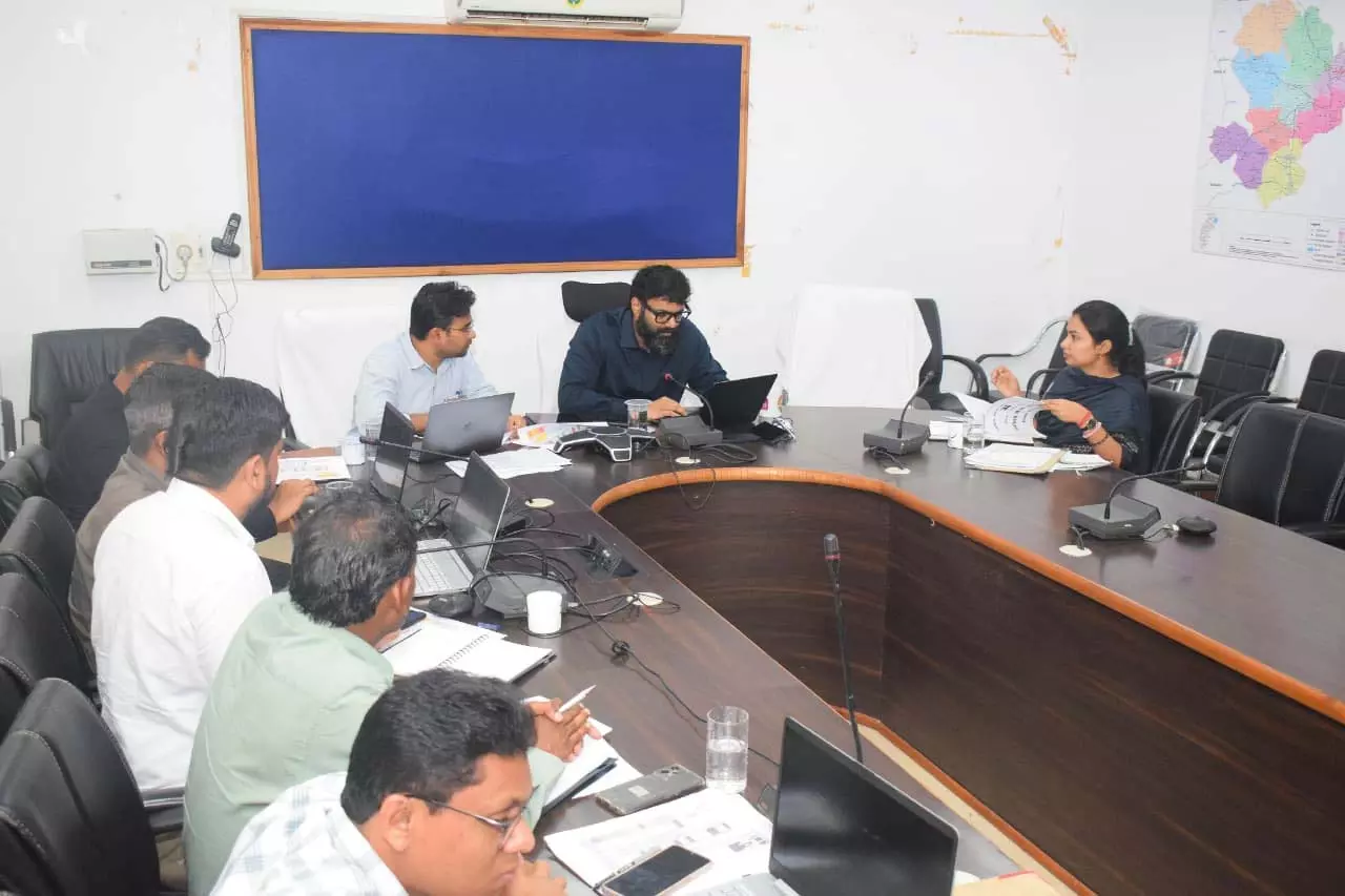 मोर गांव मोर पानी महाअभियान को प्रभावी तरीके से लागू करें: कलेक्टर मोर गांव मोर पानी महाअभियान को प्रभावी तरीके से लागू करें: कलेक्टर