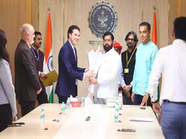 ऑस्ट्रेलियाई सांसदों ने महाराष्ट्र के एकनाथ शिंदे से की मुलाकात, व्यापारिक सहयोग पर हुई चर्चा ऑस्ट्रेलियाई सांसदों ने महाराष्ट्र के एकनाथ शिंदे से की मुलाकात, व्यापारिक सहयोग पर हुई चर्चा